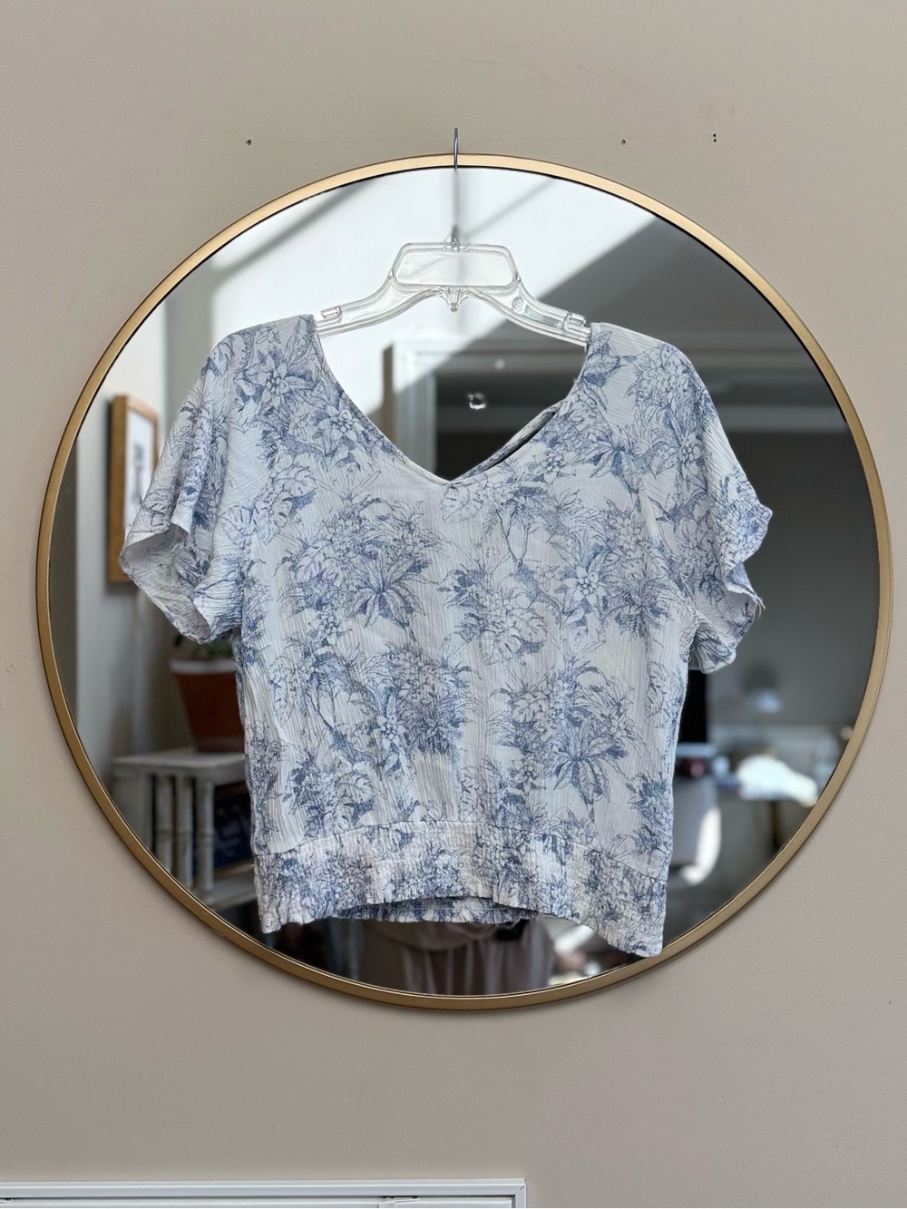 Paper Crane White V-Neck Top with Blue Floral/Leaf Print
